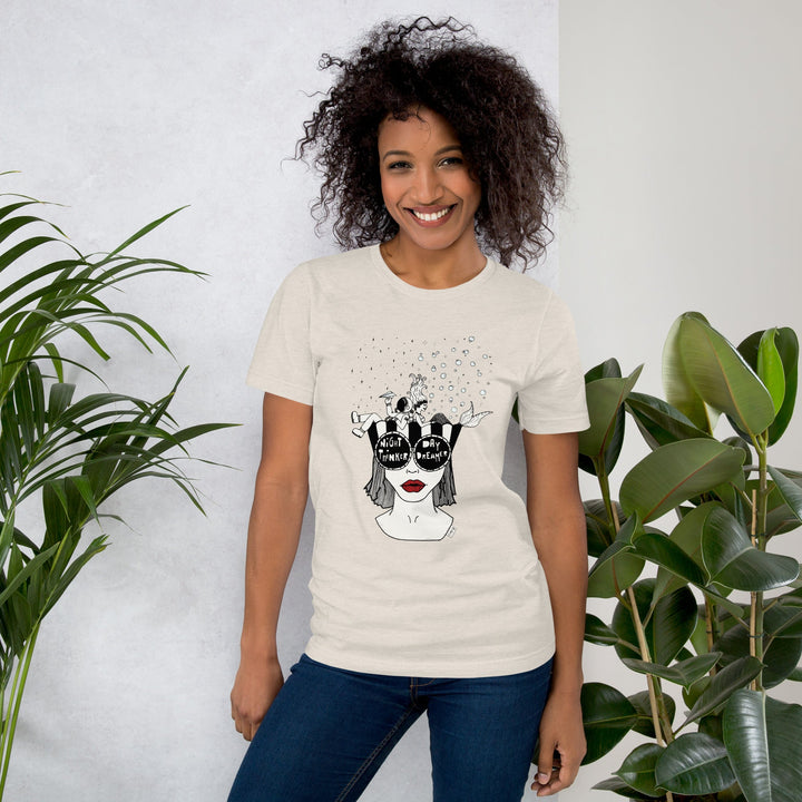 ADHD Day Dreamer Night Thinker, Unisex t-shirt fra Bella+Canvas - t-shirt - Heather Dust - Dajlig.dk