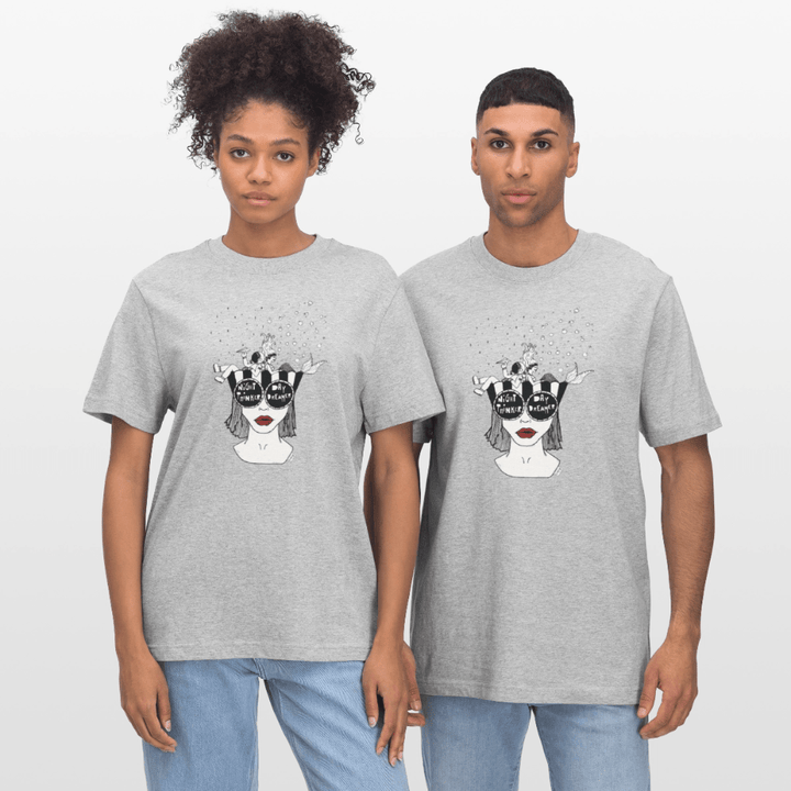 ADHD Day Dreamer, Night Thinker Unisex T-shirt - Stanley/Stella Relaxed Fit økologisk unisex - T-shirt Sparker - grå meleret - Dajlig