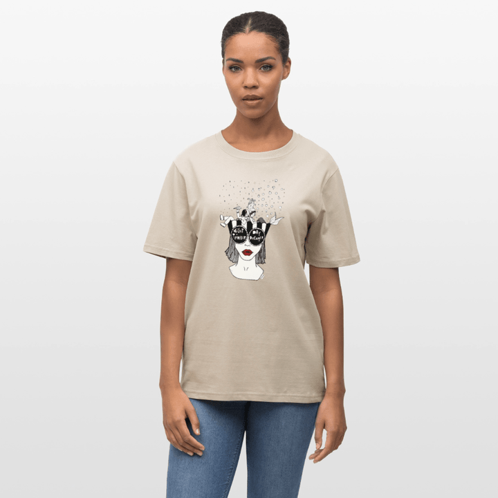 ADHD Day Dreamer, Night Thinker Unisex T-shirt - Stanley/Stella Relaxed Fit økologisk unisex - T-shirt Sparker - hvid grå - Dajlig