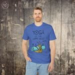 t-shirt til dame og herre - Yoga happy hour