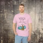 t-shirt til dame og herre - Yoga happy hour