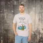 t-shirt til dame og herre - Yoga happy hour